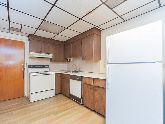 3rd image of 34 Pleasant Dr APT 30