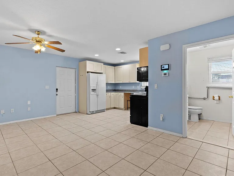 141 NE Naranja Ave — Photo 16