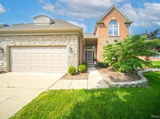2372 Lexington Cir N, Canton, MI 48188