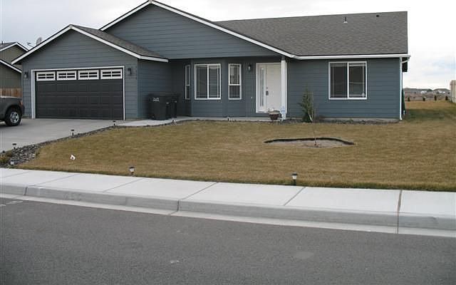 Nice front landscaping w rock beds, mood lights and peach tree