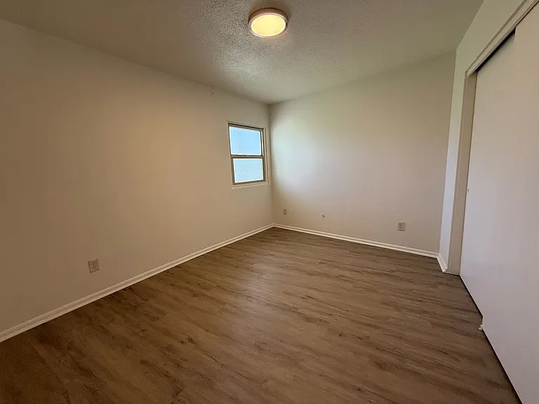 Crescent Apartments — Photo 41