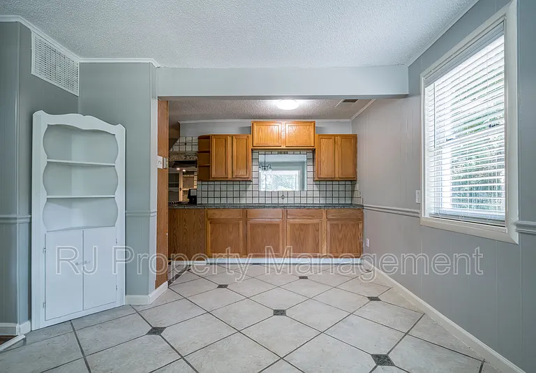 5998 Polk St — Photo 11