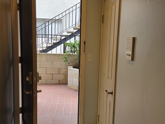 4th image of 621 E Olive Ave APT 102