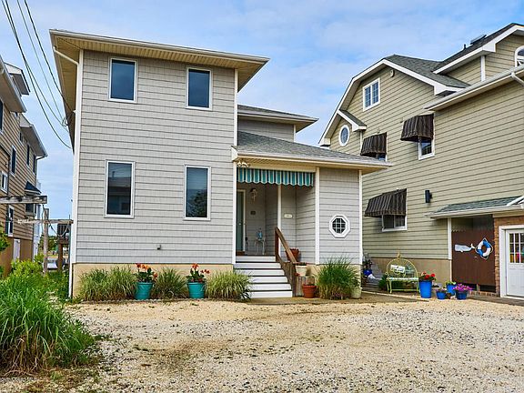 4th image of 76 1/2 Ocean Ave