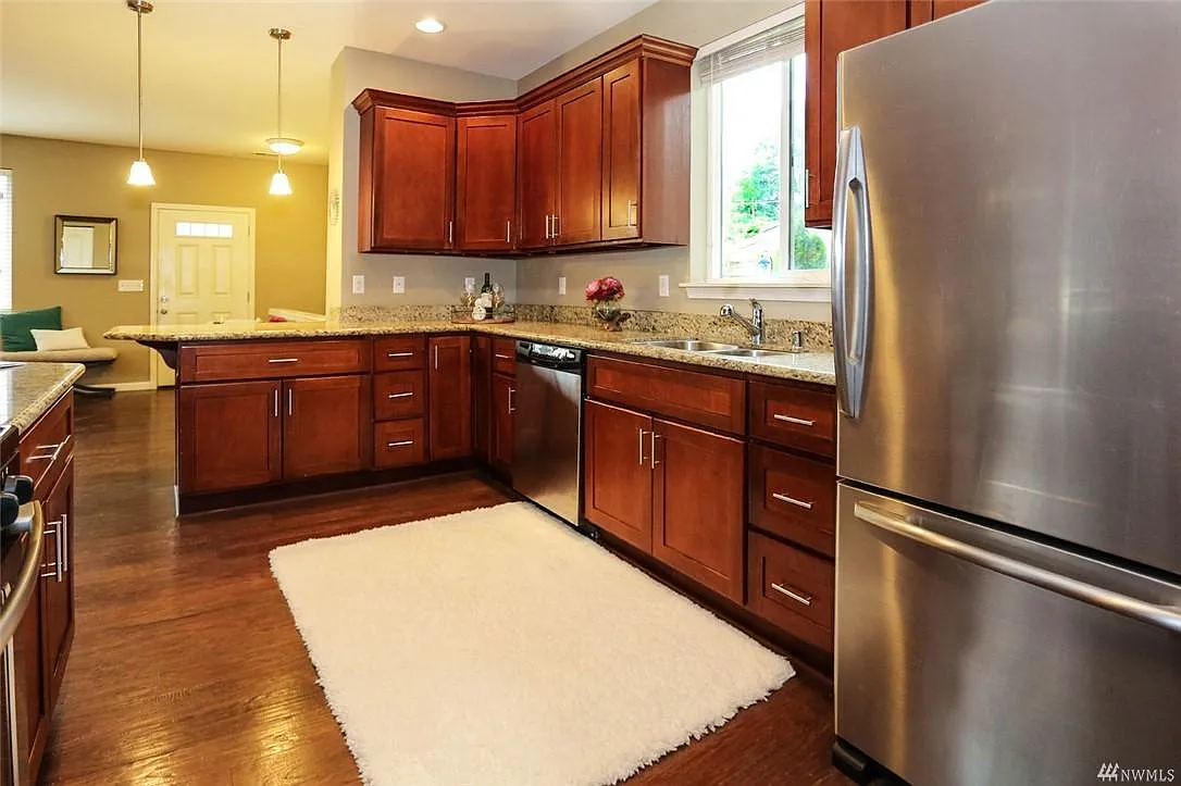 3 bed, 1880 sqft, $3,590 — Photo 4