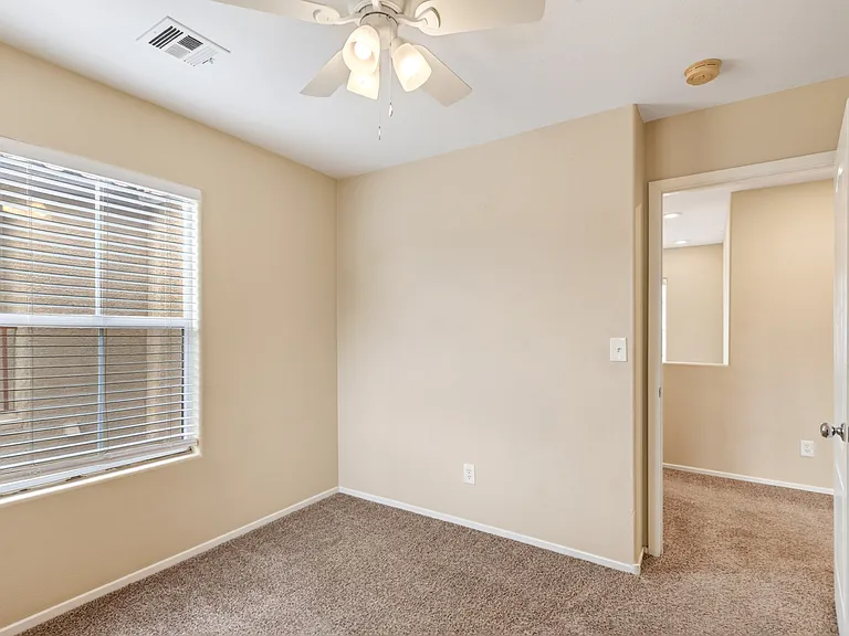 1089 Paradise Coach Dr — Photo 20