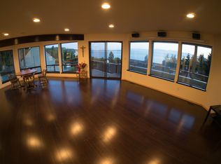 1410 Channel View Ln, Freeland, WA 98249