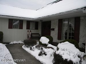 2nd image of 916 Elm St