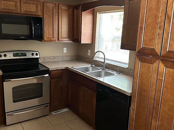 3rd image of 1780 Hallum Ave