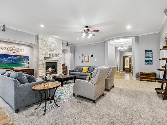 4th image of 308 Jeffrey Dr