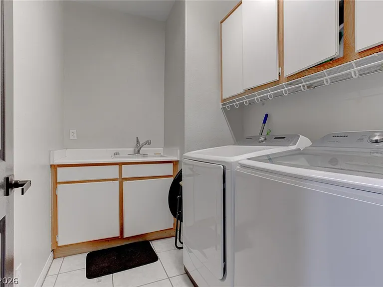 2500 Hacker Dr — Photo 23