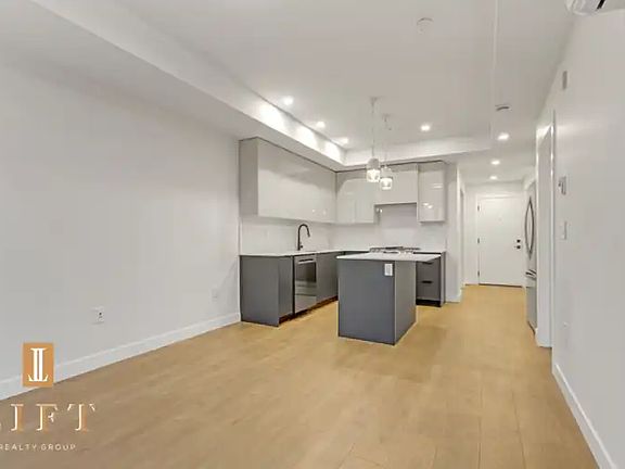 3rd image of 15353 17th Ave #509