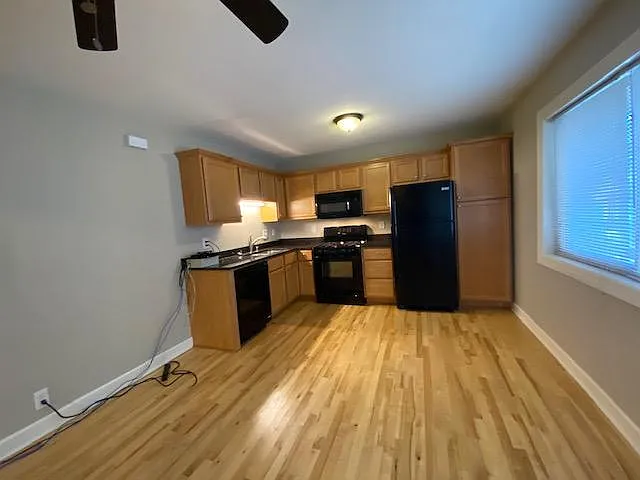 1767 N Cambridge Ave #10 — Photo 2