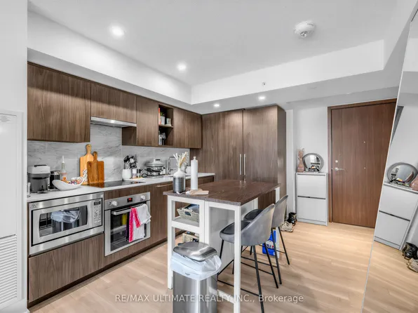 17 Bathurst St, Toronto, ON