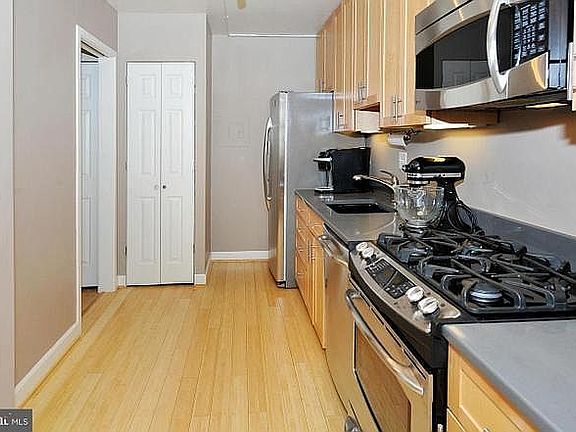 3rd image of 4515 Willard Ave #2115