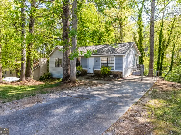5350 Nathan Dr NW, Lilburn, GA 30047