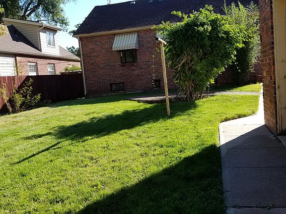 4th image of 1045 S Columbine St