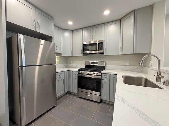 3rd image of 4547 Murietta Ave APT 2