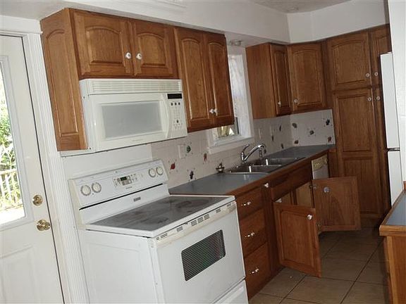 5th image of 1102 Hyde Park Ln