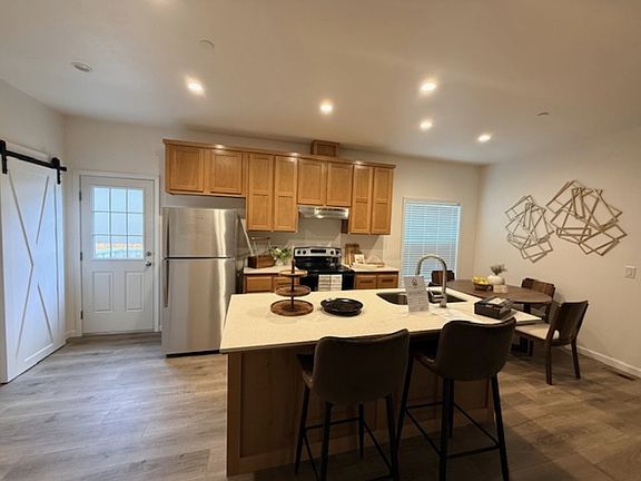 5th image of 3572 N Blythe Ave #101