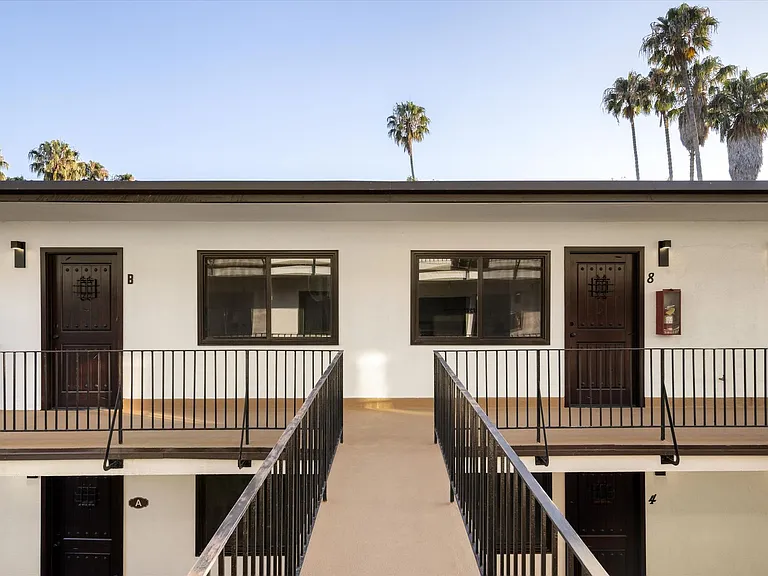 427 W Montecito St — Photo 44
