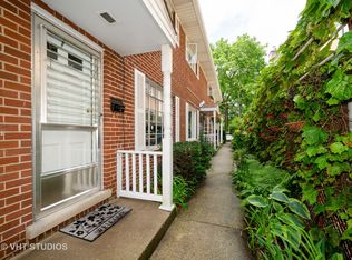 1122 W Morse Ave #D, Chicago, IL 60626