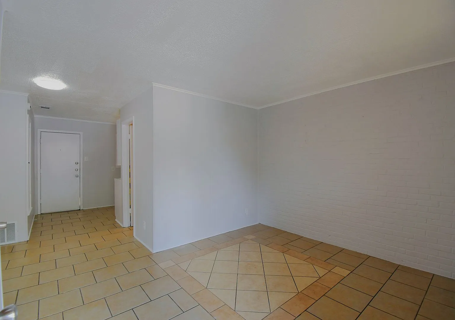 1629 W Mims St — Photo 3