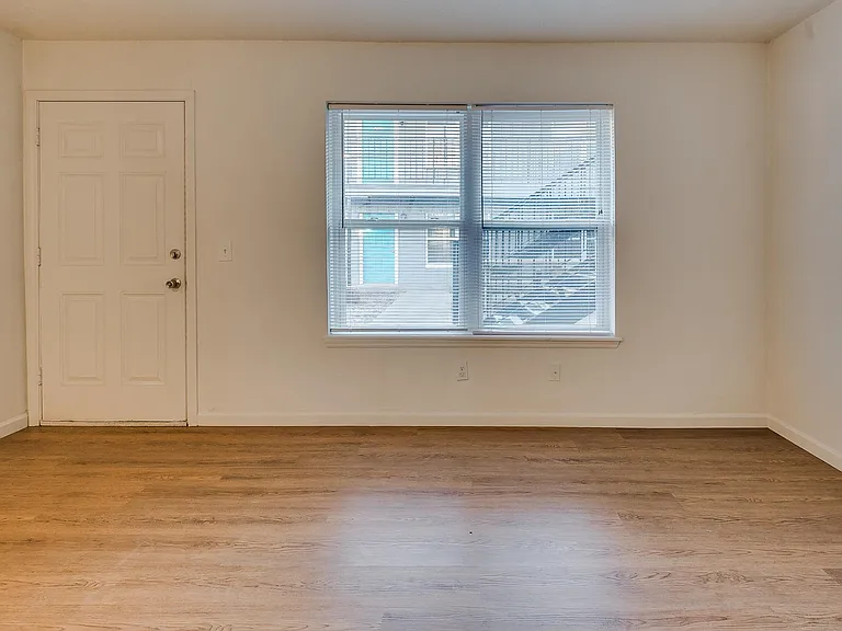 Northwood Apartments — Photo 10