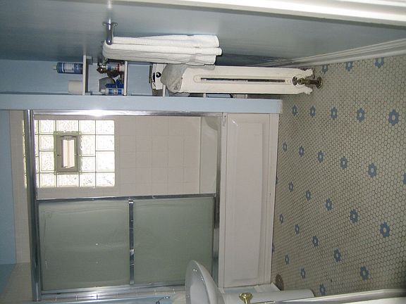 2nd floor bathroom