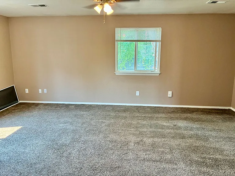 1443 Centennial Dr — Photo 9