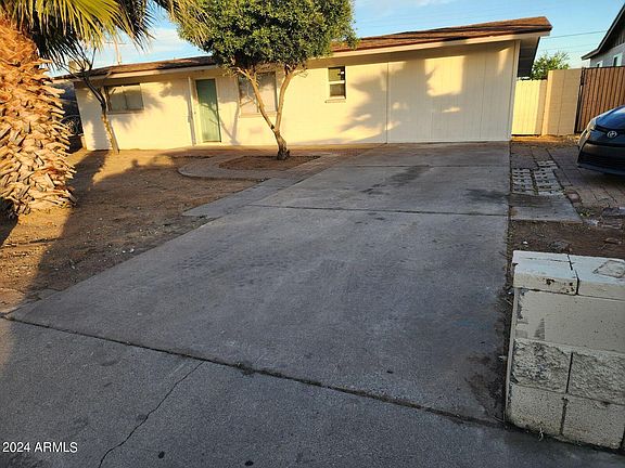 3rd image of 2657 N 48TH Lane