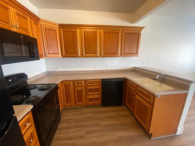 1587 N 565 W #104 — Photo 4