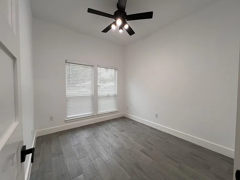 506 E Bryson Ave — Photo 18