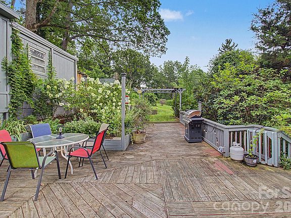 3rd image of 25 Wentworth Ave