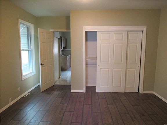 3rd image of 9839 Linn Ave