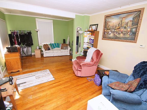 3rd image of 116 N Thornwood Ave