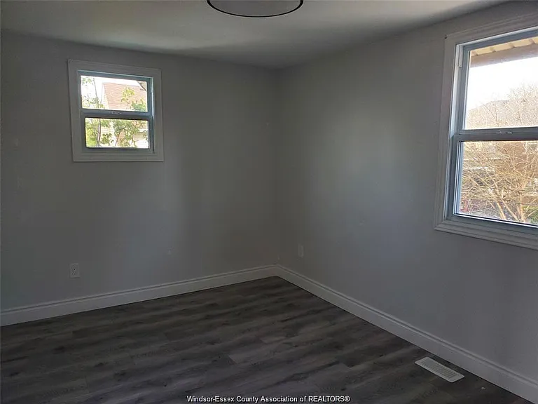 348 Caroline St — Photo 17