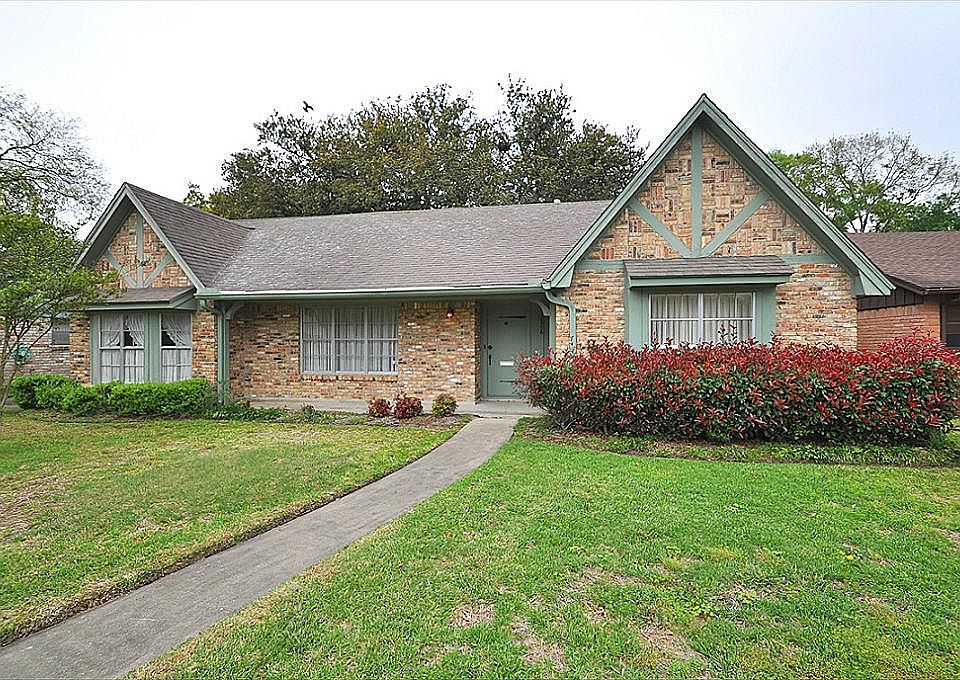 2nd image of 10506 Timberoak Dr