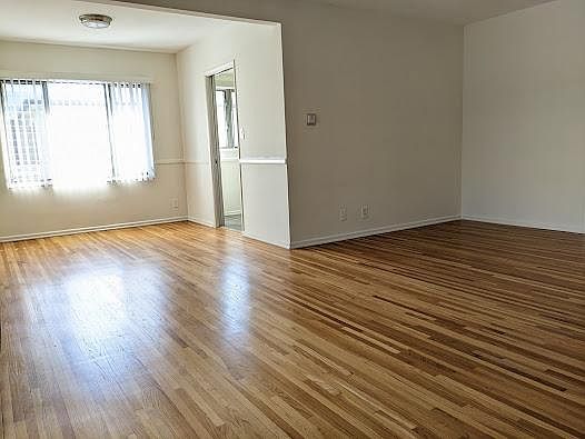 3rd image of 742 S Plymouth Blvd APT 3