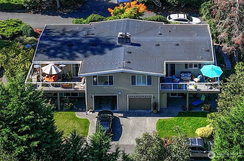4th image of 6205 Soundview Drive