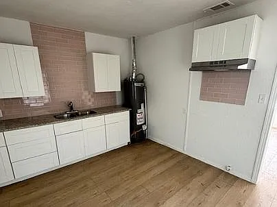 1410 Mulford St #- — Photo 3