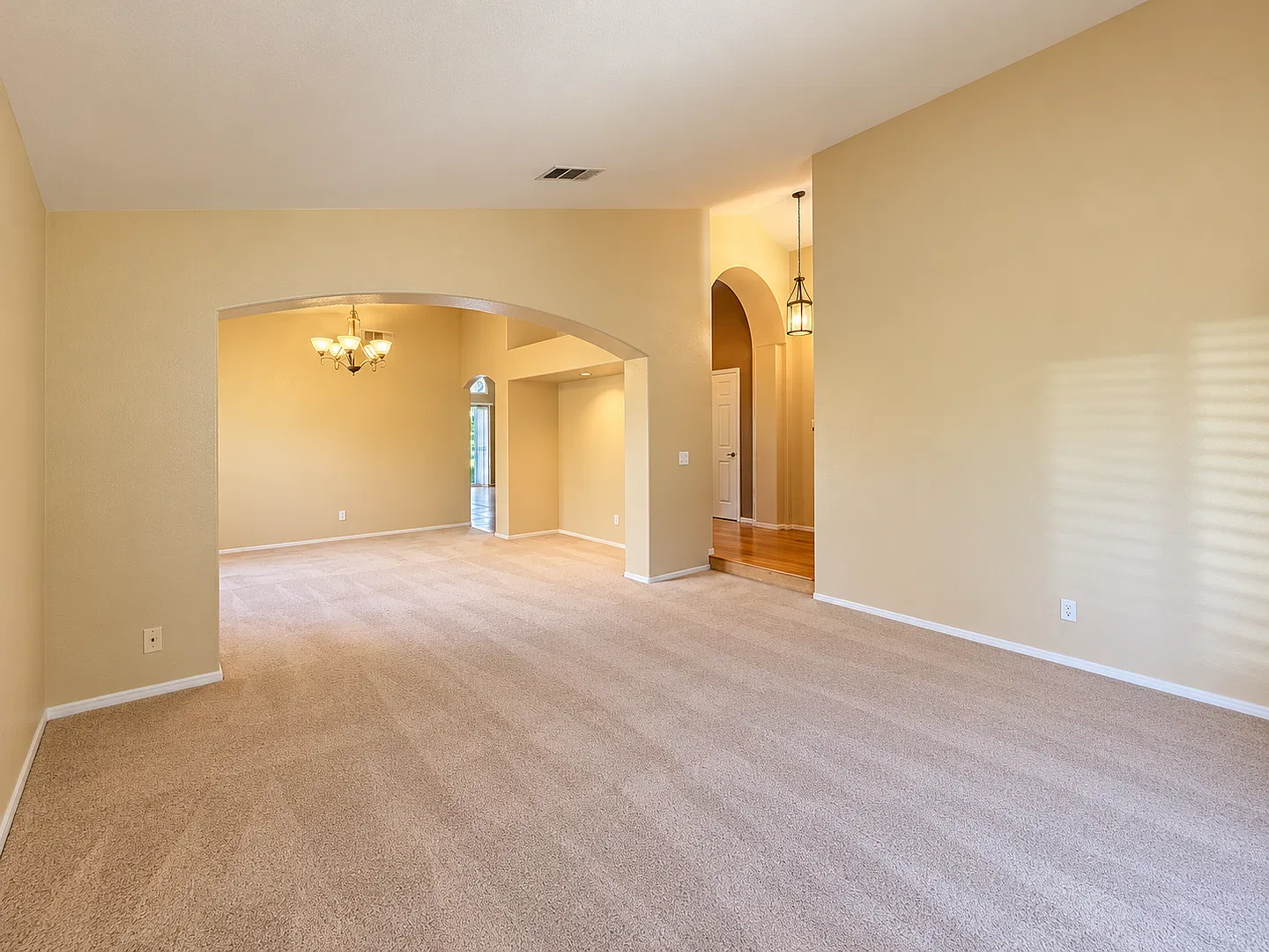 3263 Magnolia — Photo 4