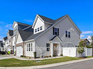 400 Rhema Rd, Chesapeake, VA 23323