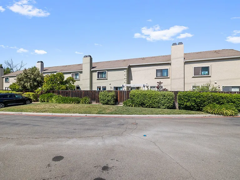 2232 Saint Claire Ct — Photo 29