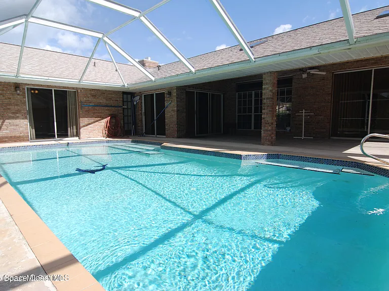 2372 Windham Dr — Photo 2