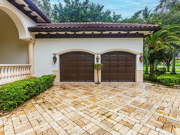 4th image of 1021 NW 116th Avenue