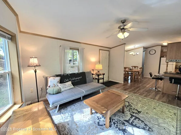 104 S Granite Dr, Greentown, PA 18426