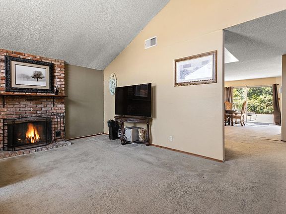 3rd image of 560 Hastings Drive