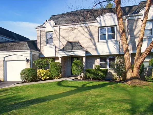 8 Fairway Drive #8, Manhasset, NY 11030