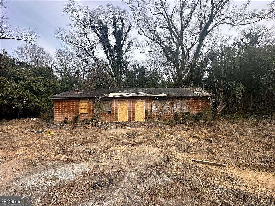 2nd image of 955 Elder St